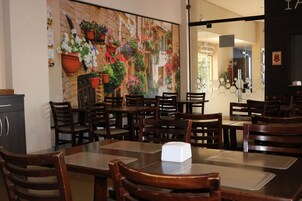 Café da manhã, almoço e jantar