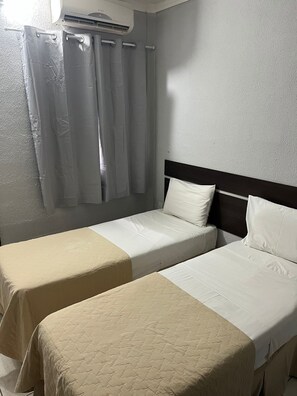 Standard Room, 2 Single Beds | Laptop workspace, free WiFi