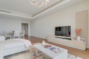 TV - Madeira Palace Ocean Sounds | 3 Pools & ac (Funchal)