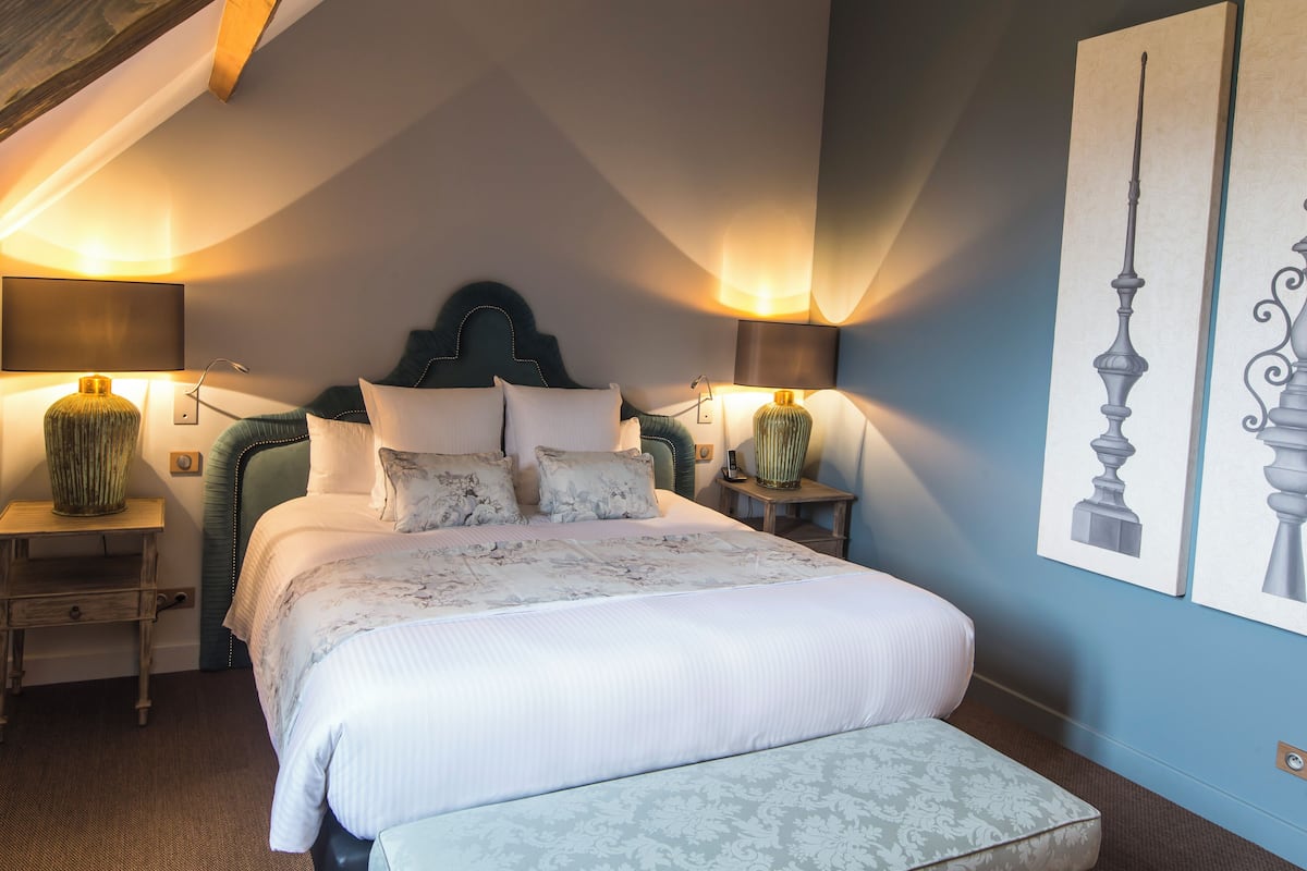 In-room safe, desk, soundproofing, free WiFi