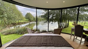 Casa de campo panorámica | 1 dormitorio, caja fuerte, escritorio y sistema de insonorización