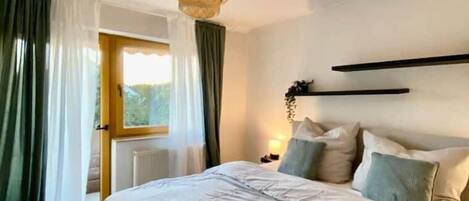 2 bedrooms, iron/ironing board, free WiFi, bed sheets