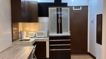 1 dormitorio, tabla de planchar con plancha, wifi y ropa de cama