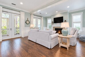 Living area - Salty Days - 5BR/3BA NatureWalk Home - Sleeps 12 - Golf Cart & Community Pools (Santa Rosa Beach)