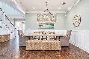 Dining - Salty Days - 5BR/3BA NatureWalk Home - Sleeps 12 - Golf Cart & Community Pools (Santa Rosa Beach)