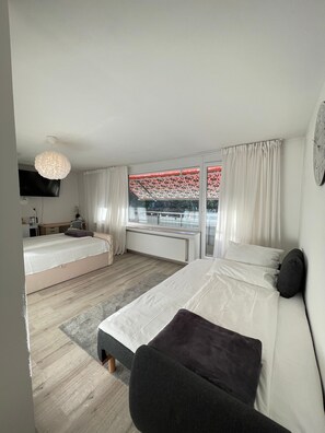 Deluxe Double Room, Balcony | Free minibar, desk, laptop workspace, free WiFi - Deluxe Unterkunft in Bonn (Bonn)