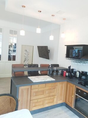 Maison Confort, salle de bains attenante, vue jardin (Maison du 16) | Cuisine privée