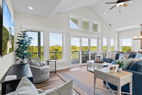 Oceanside Home w/ Private Pool, Hot Tub, Game Room, Nearby Beach Access