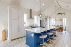 Fridge, microwave, oven, stovetop - Private Heated Pool, Resort Pools, Golf Cart Boardwalk to the Beach (Port Aransas)