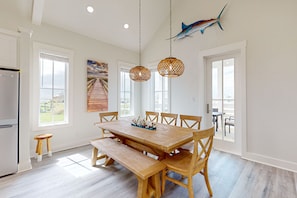 Dining - Private Heated Pool, Resort Pools, Golf Cart Boardwalk to the Beach (Port Aransas)