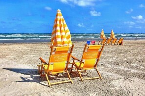 On the beach - Private Heated Pool, Resort Pools, Golf Cart Boardwalk to the Beach (Port Aransas)