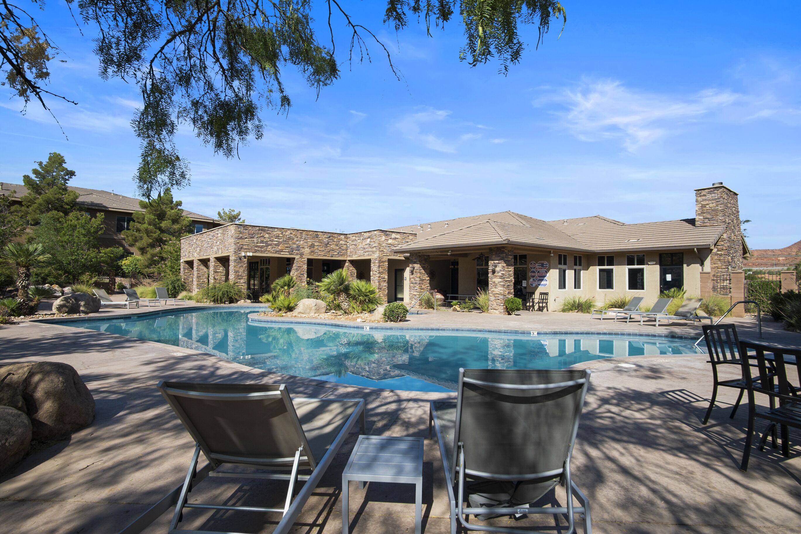 Gorgeous 3 BDR in Resort Community – Onsite Pool, Spa & More