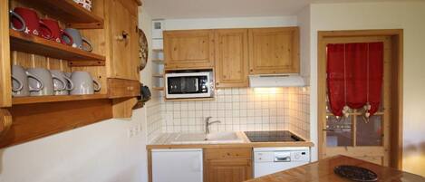 Four à micro-ondes, lave-vaisselle, cafetiÚre-théiÚre, grille-pain