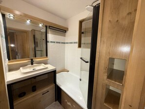 Bathtub - 250m from shops, 1st floor, tv, ski locker, 43m², Les Saisies (Villard-sur-Doron)
