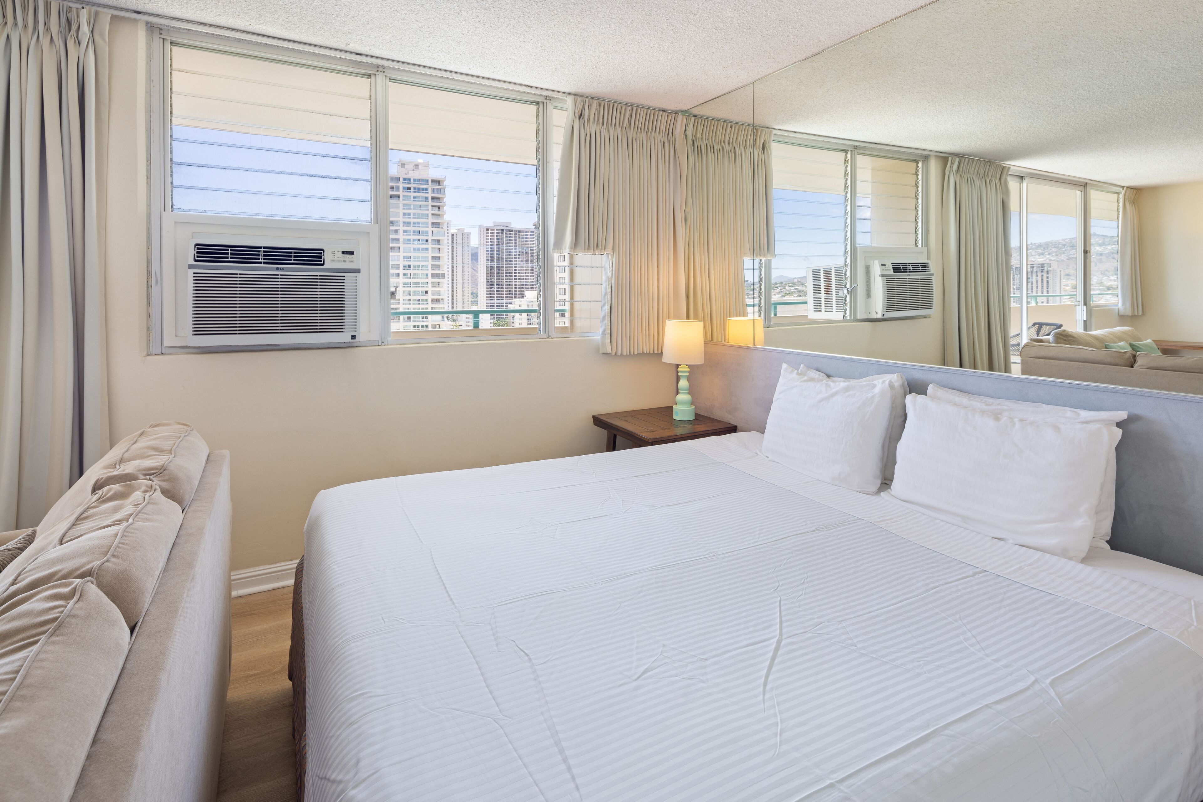 Iron/ironing board, WiFi