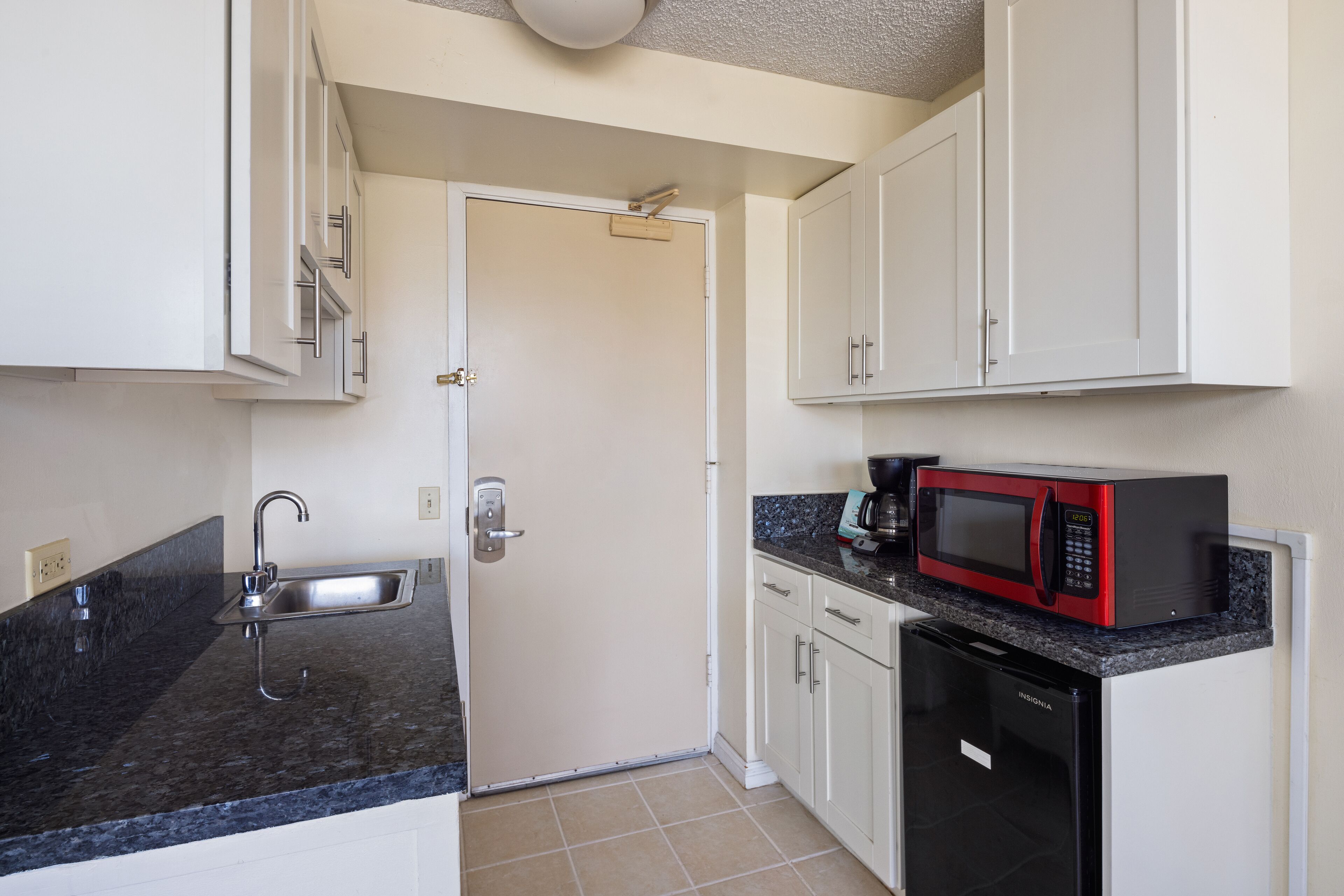 Microwave, coffee/tea maker, cookware/dishes/utensils, ice maker