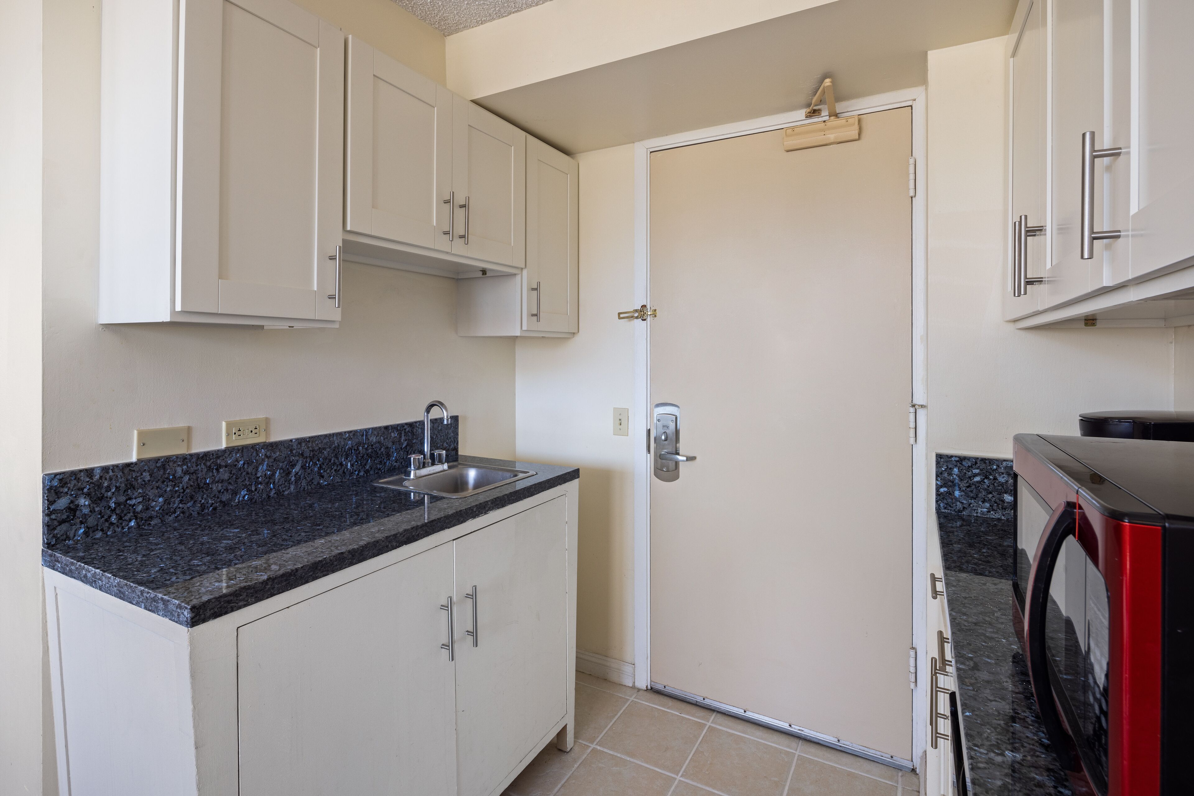 Microwave, coffee/tea maker, cookware/dishes/utensils, ice maker