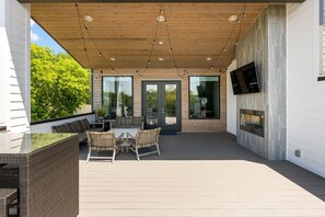 Outdoor dining - Always A Guest Favorite! Luxury 3 Level Home+ HUGE Rooftop Deck w/TV, fireplace! (Berry Hill)