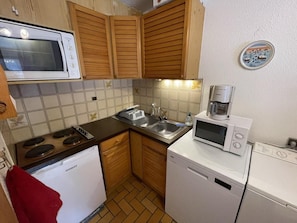 Fridge, oven, dishwasher