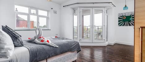 Habitación doble, baño compartido | Tabla de planchar con plancha y wifi gratis