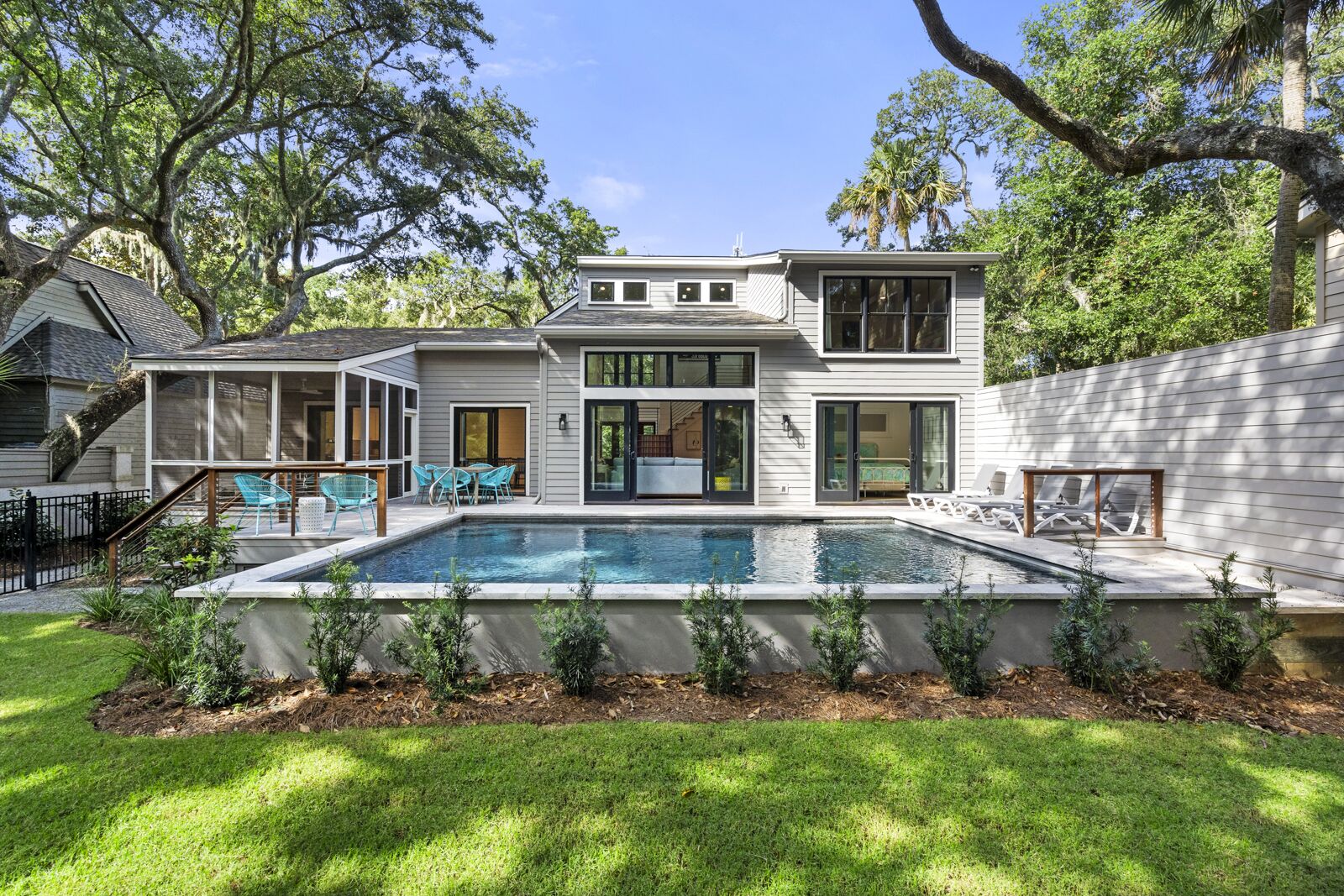 414 Amaranth: Beautifully Renovated 4BR Home, Private Pool, Dog Friendly