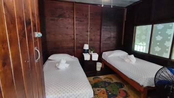 5 bedrooms, free WiFi, bed sheets