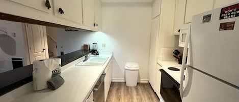 Appart'hôtel, 2 chambres | Cuisine privée