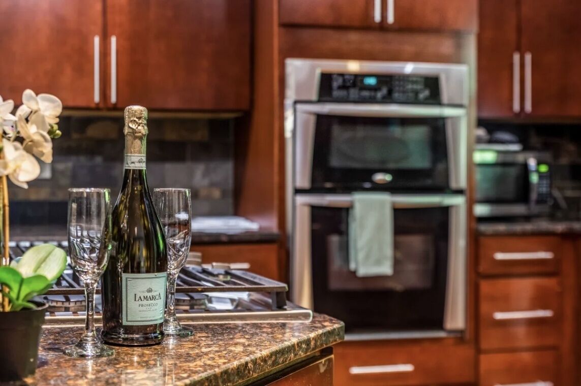 House, 5 Bedrooms | Private kitchen | Fridge, oven, coffee/tea maker, toaster