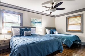 5 bedrooms, minibar, desk, laptop workspace