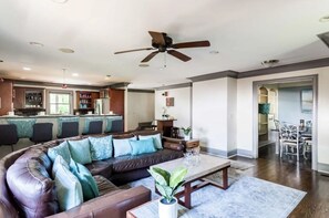 Rumah, 5 kamar tidur | Area keluarga | Smart TV dan layanan streaming