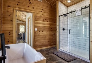 Cabaña, 3 habitaciones | Baño | Toallas 
