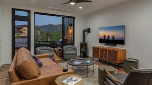 TV connectée, cheminée, espaces bureaux