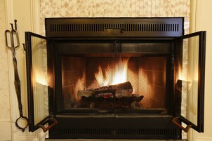 Cubrecamas, decoración personalizada, muebles diferentes y wifi gratis