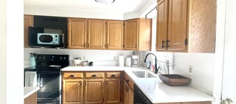 Beautiful 3BR Home with Office in Town of Brunswick with King beds