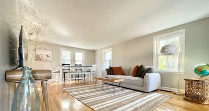 Beautiful 3BR Home with Office in Town of Brunswick with King beds