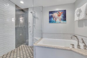 Condo, 1 Queen Bed with Sofa bed (Savannah Skyline) | Bathroom - Savannah Skyline (Savannah)