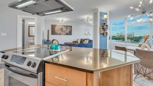 Condo, 1 Queen Bed with Sofa bed (Savannah Skyline) | Private kitchen - Savannah Skyline (Savannah)
