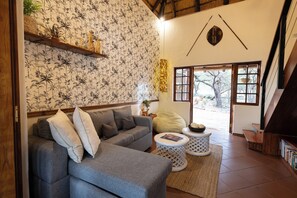 Comfort Villa | Living area - Braai Safaris Lodge (Hoedspruit)