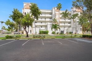 Exterior - Canal Front~ Large Private Balcony~ 2BR Casa Marina 711 (Fort Myers Beach)