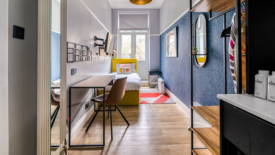 Bob W London Earl's Court -Warwick Road