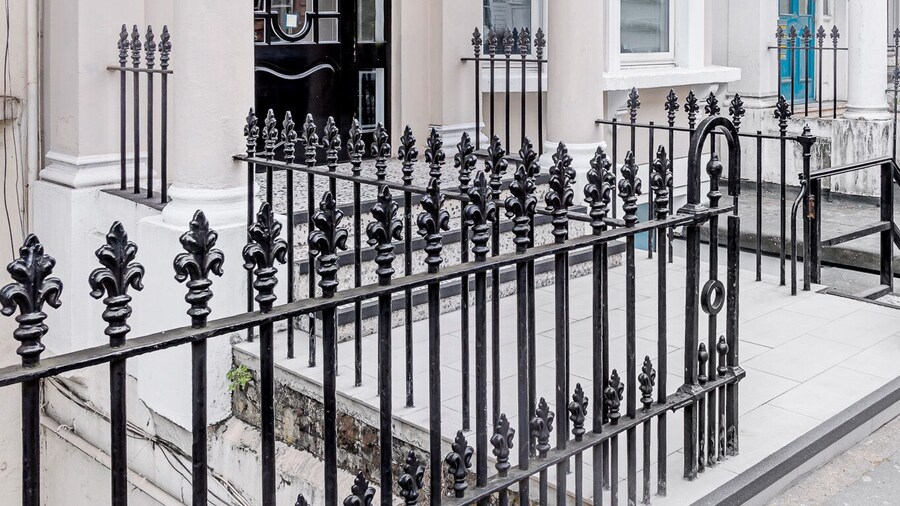 Bob W London Earl's Court -Warwick Road