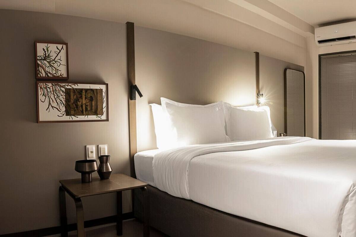 Ropa de cama de alta calidad, minibar, caja fuerte y escritorio