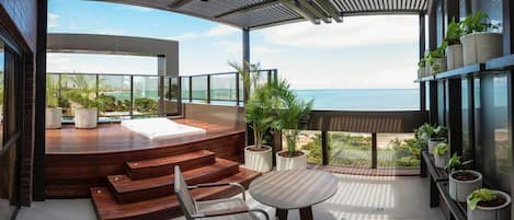 Presidential-Doppelzimmer, Terrasse, Meerblick | Eigener Whirlpool