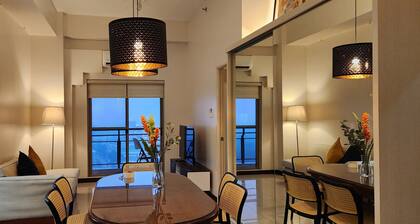 Penthouse 2BR Wi-Fi Pool Nr Golf Airport Fort BGC