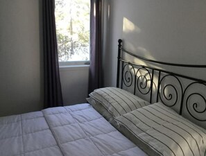 4 soverom, strykejern/-brett, wi-fi (inkludert) og sengetøy