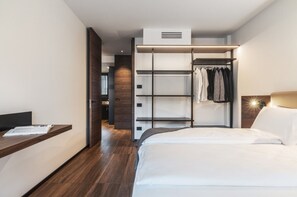 2 habitaciones, tabla de planchar con plancha, cuna de viaje y wifi 
