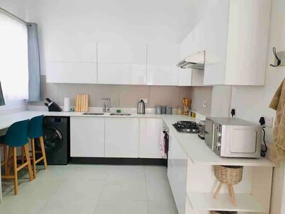 Contemporary 2 bed in Suburbs - 2080