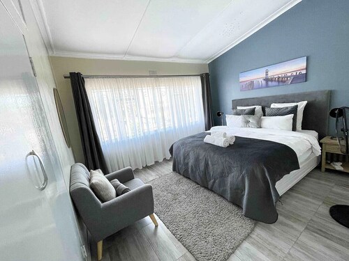 Chic Modern House on Neasden - 2085
