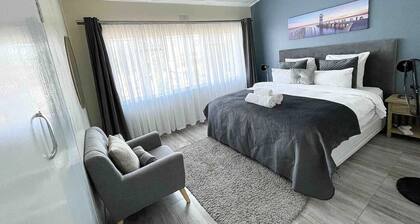Chic Modern House on Neasden - 2085