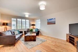 TV, fireplace - 3 Bed in Braunton (oc-sander) (Braunton)